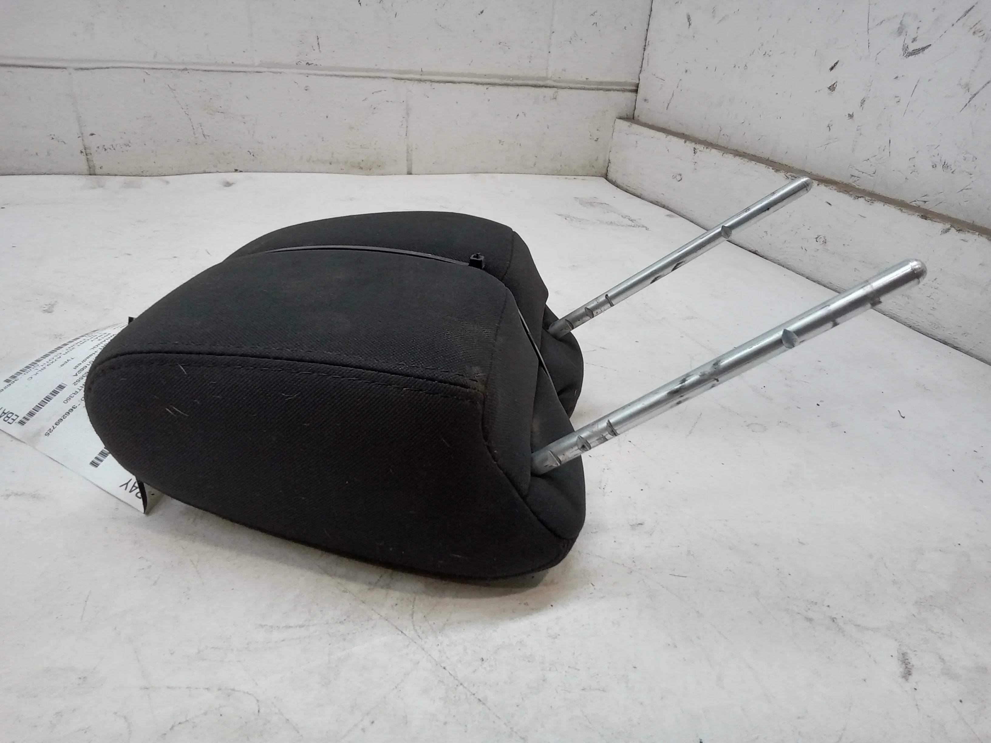 Pre-Owned 12 Jeep Wrangler Cloth Headrest Left Or Right OEM (Good)