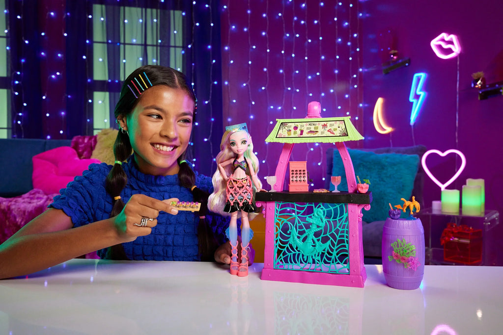 Monster High Lagoona Blue Fashion Doll and Playset, Scare-adise Island Snack Shack with Food Accessories