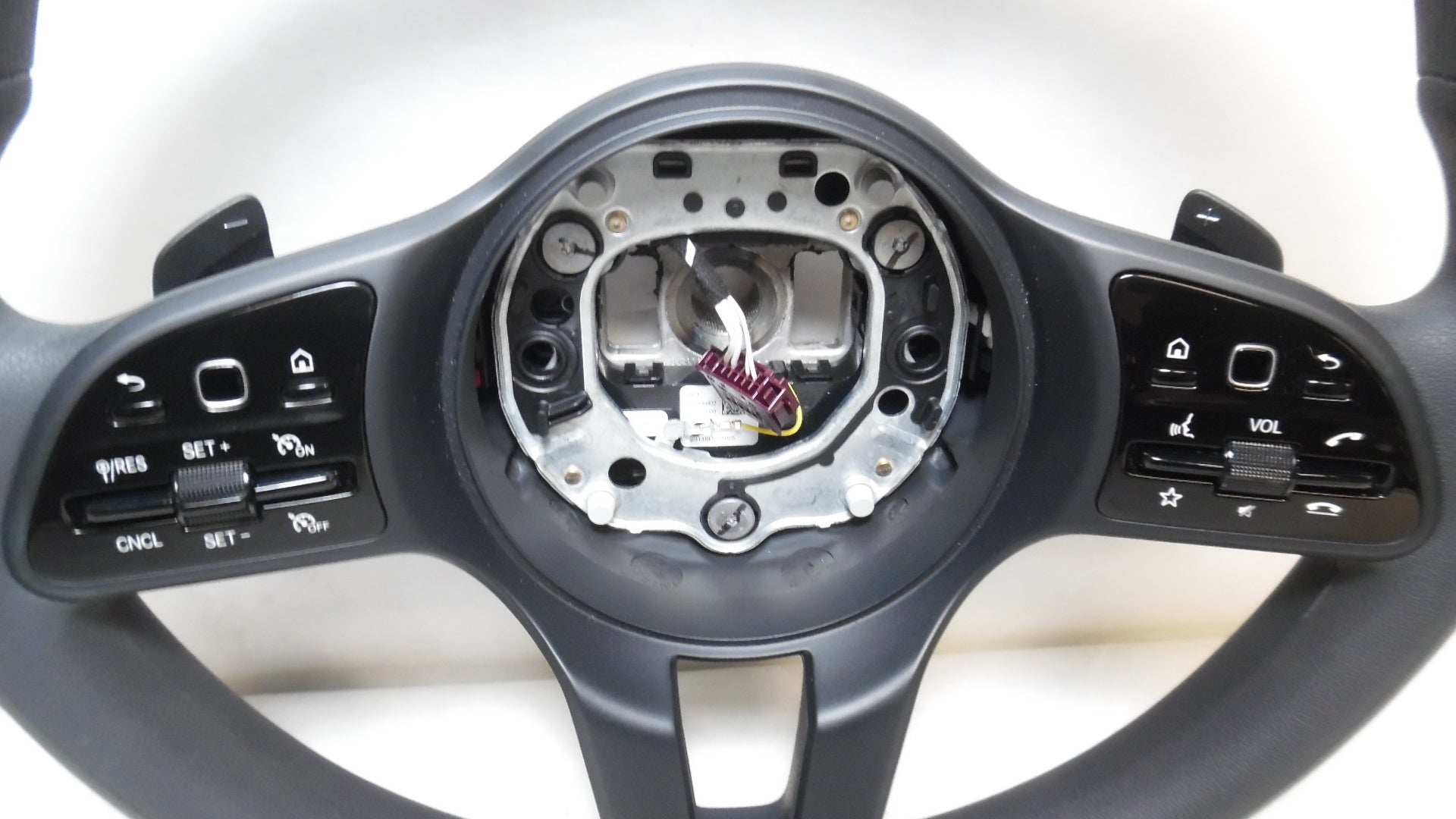 Pre-Owned 23 Mercedes Sprinter 2500 Urethane Steering Wheel w/ Controls & Paddle Shift OEM (Good)