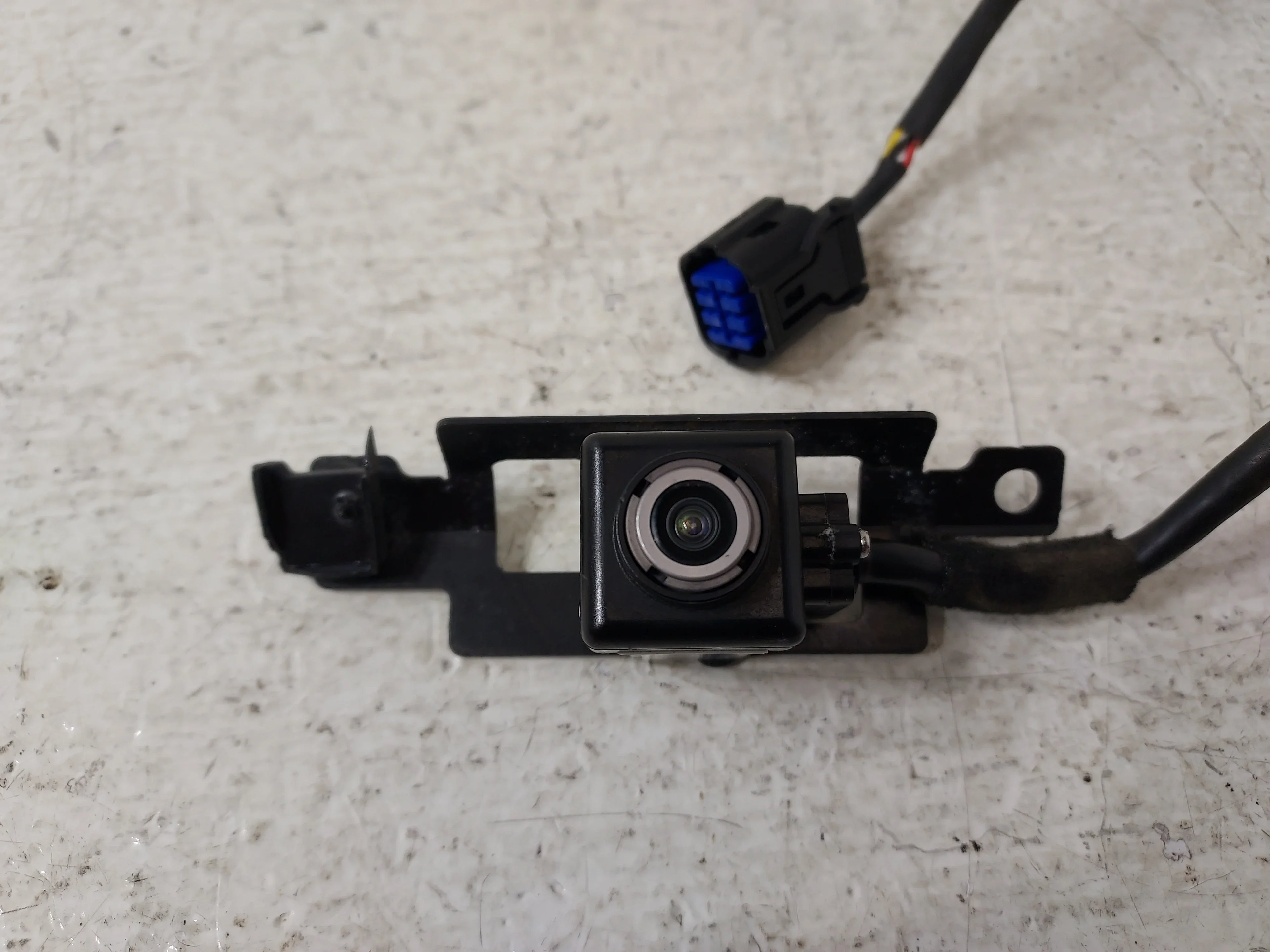 Pre-Owned 2017-2019 Kia Soul Liftgate Mount Rear View Camera OEM LKQ (Good)