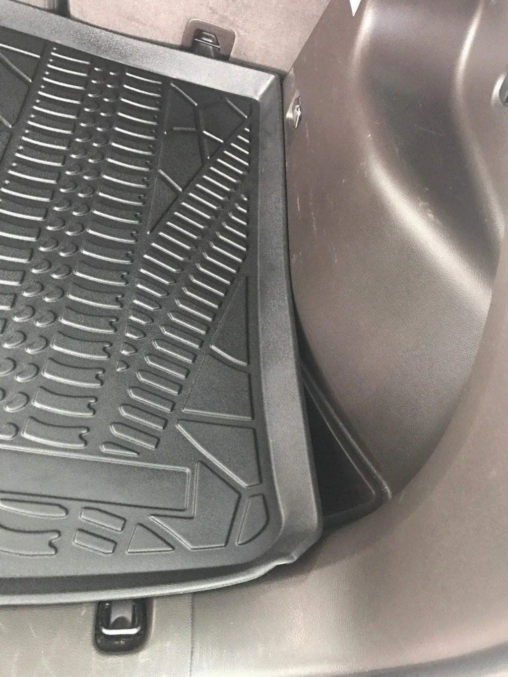 EACCESSORIES EA Cargo Liner – Trunk Mat for Jeep Cherokee 2014-2023 – Strong Trunk Mats for Cars with Raised Lip – Non-Slip Car Trunk Mat Rubber – Easy to Install – Laser Pre-Cut Design